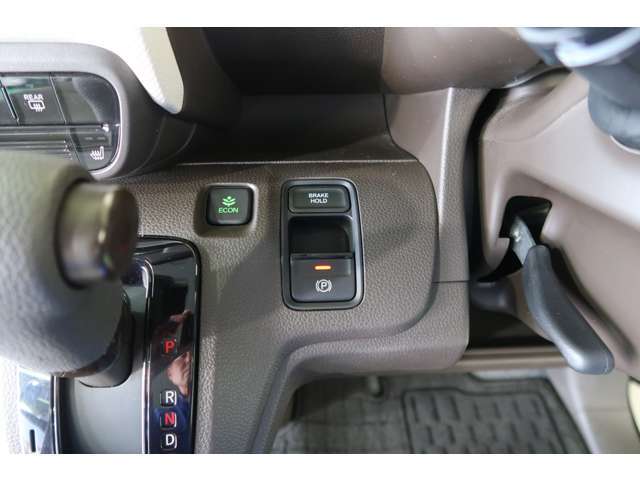 電動パーキングブレーキ装備！