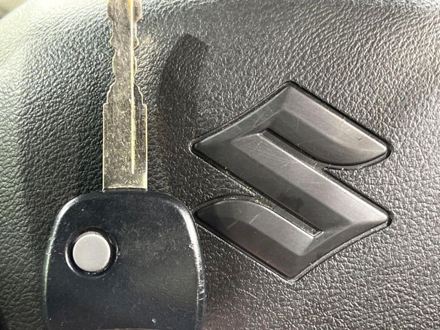 【キーレス】少し離れた場所からでもボタン一つでドアの開錠・施錠ができるのでとっても便利！ドアの鍵穴周りに傷をつけることもありません♪