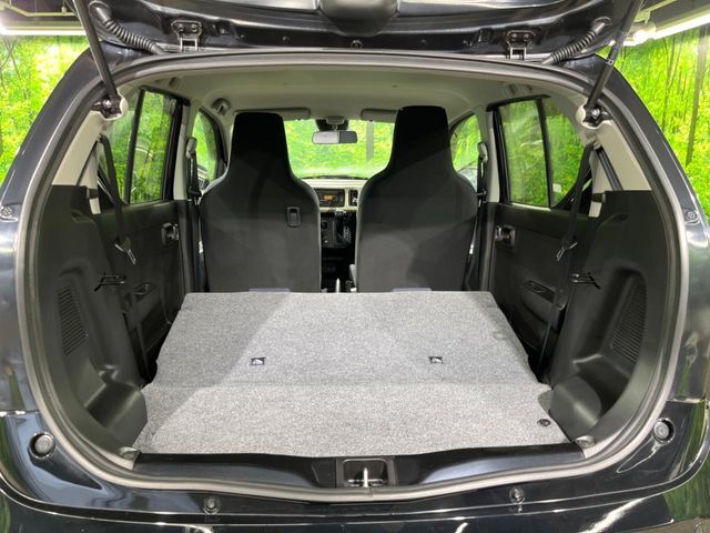 後席を格納すると、これだけの広さが！シーンに合わせたシートアレンジで、大きな荷物も積むことが出来ます♪