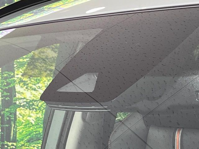 【トヨタセーフティセンス】走行中に前方の車両等を認識し、衝突しそうな時は警報とブレーキで衝突回避と被害軽減をアシスト。より安全にドライブをお楽しみいただけます。