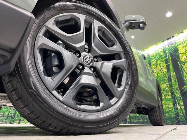 【純正19インチアルミホイール】外観にマッチした純正アルミホイールを装着しております。各種Aftermarketアルミホイールや、スタッドレスタイヤも取扱いしております。是非ご相談ください♪