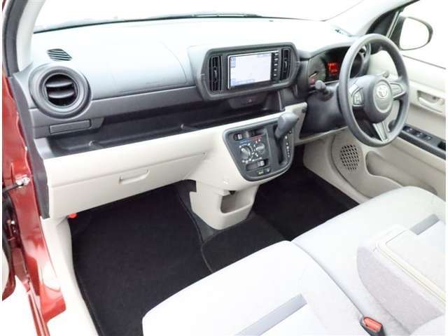 高品質カークリーニング ピカピCar 外装・内装、岐阜トヨペットの専門スタッフがシートもカーペットも綺麗に洗浄済み！プロの仕上げを是非ご確認下さいませ。