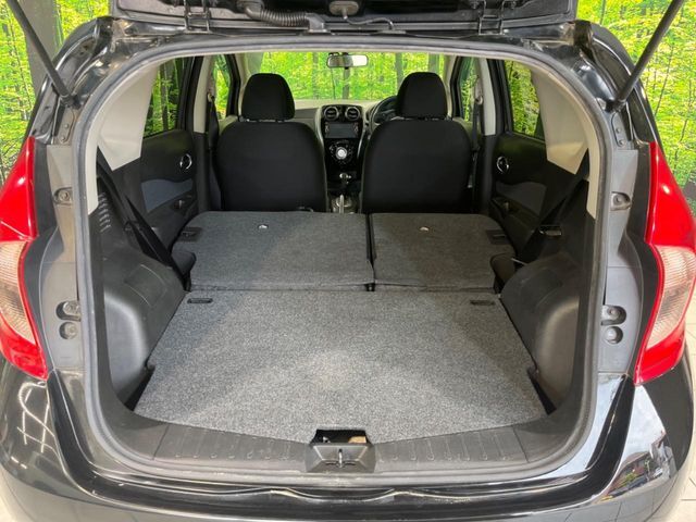 普段のお買い物や通勤、送迎等に十分な荷室スペースを確保しております。セカンドシートを倒すと、大きな荷物の積載も可能です♪