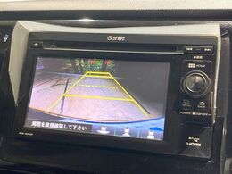 【バックカメラ】駐車時に後方がリアルタイム映像で確認できます。大型商業施設や立体駐車場での駐車時や、夜間のバック時に大活躍！運転スキルに関わらず、今や必須となった装備のひとつです！