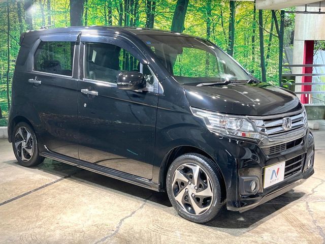大好評のボディコーティング「弾スプラッシュコート」もご納車までに施工可能。通常のガラスコートと異なる、耐久年数6年の無機質ガラスコーティングが、ボディをキレイな状態に保ってくれます。