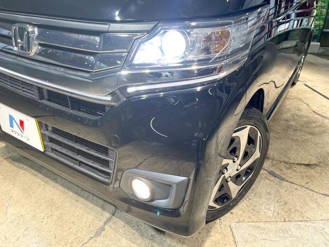 【LEDヘッドライト】悪天候や夜間走行時も良好な視界を確保し安心して運転できる高輝度LEDヘッドライトを装備！点灯速度が早く、消費電力も抑えられています。