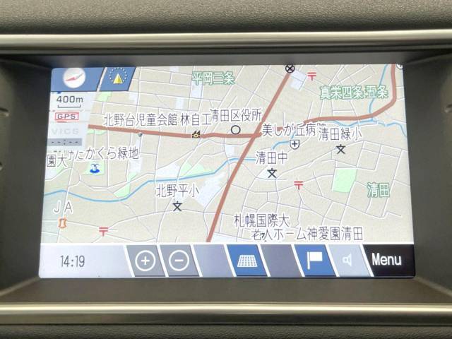 ●純正ナビ:一体感のあるナビは、高級感ある車内を演出してくれます。Bluetooth再生などオーディオ機能も充実しておりますので、運転もより楽しめます♪