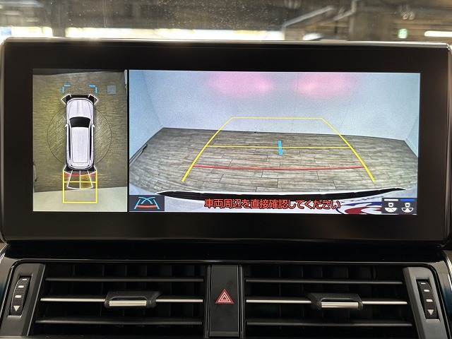 【全方位モニター】 クルマを上空から見下ろしているかのように、直感的に周囲の状況を把握できます。