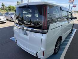 主な装備は、、トヨタセーフティーセンス、カーナビ、バックモニター、エンジンスターター、ワンオーナー車、寒冷地仕様となっております。