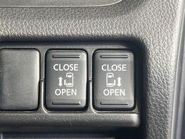 【両側パワースライドドア】スマートキーや運転席のスイッチで後席両側スライドドアの開閉が可能♪電動だから力を入れてドアを開ける必要が無く、小さなお子様でも簡単に開け閉めでき快適です♪