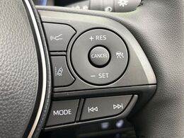【レーダークルーズコントロール】高速道路での長距離走行が楽に！！自動で速度を保つクルーズコントロールが、衝突軽減システムと連携し、前方の車両を感知して車間を保つように速度調節してくれます！！