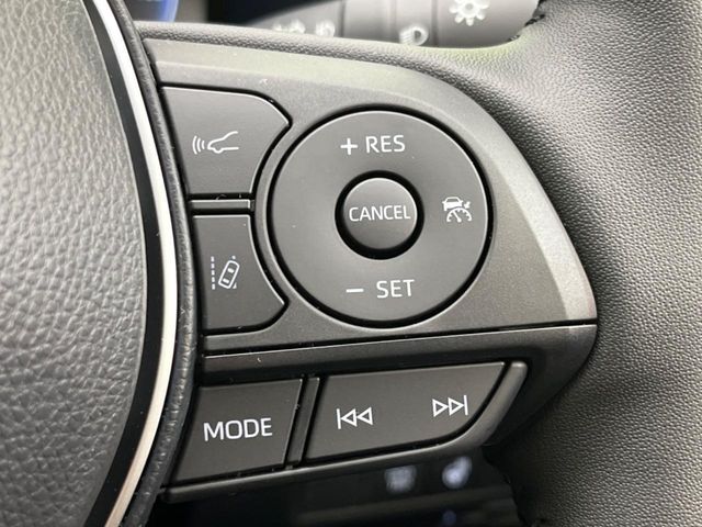 【レーダークルーズコントロール】高速道路での長距離走行が楽に！！自動で速度を保つクルーズコントロールが、衝突軽減システムと連携し、前方の車両を感知して車間を保つように速度調節してくれます！！