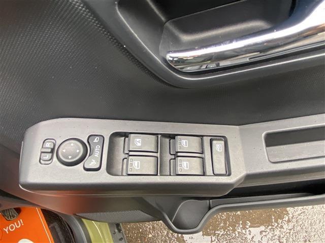 もちろん全席パワーウィンド装備です。