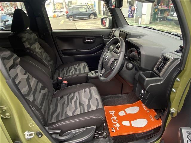 ゆったりとしたフロントシート。