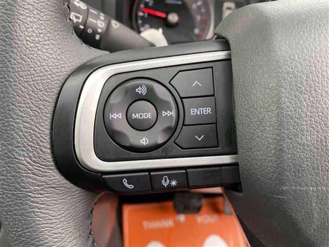 ステアリングスイッチでオーディオの操作が可能です。