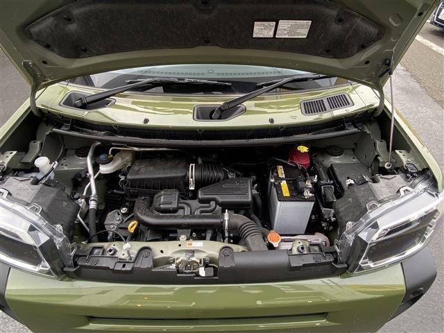 綺麗で整備の行き届いたエンジンルーム。