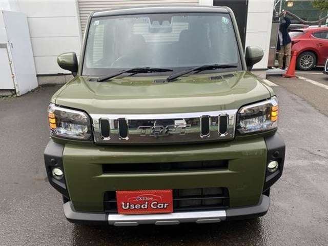 明るく視界性の良い純正LEDヘッドライトにフォグランプ装備です。