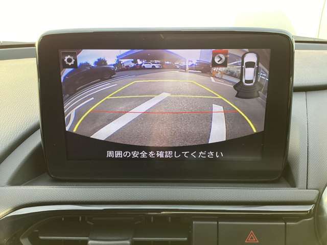 クッキリと映るバックカメラは夜間や雨天時等で大活躍！駐車が苦手な方には安心の機能が標準装備となっています！