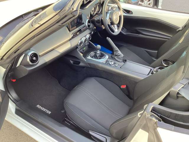 スポーツカーの美しさとオープンエアの開放感をひとつに。これからの季節には気持ちよくドライブ出来ますよ。