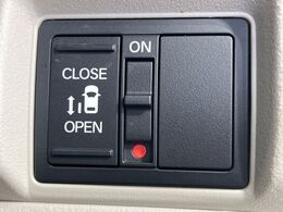 【パワースライドドア】スマートキーや運転席のスイッチでスライドドアの開閉が可能♪電動だから力を入れてドアを開ける必要が無く、小さいお子様でも、重い荷物を持っている時もラクに開け閉めできます♪