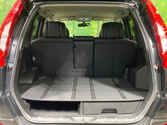 積み下ろしのしやすいデッキにはたっぷりと荷物を積み込んでいただけます。遊びから仕事まで、様々なシーンで頼れます♪