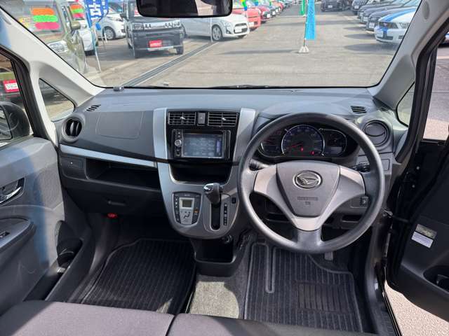 中古車にありがちなステアリングのスレ、シミ等ございません。ご安心ください。