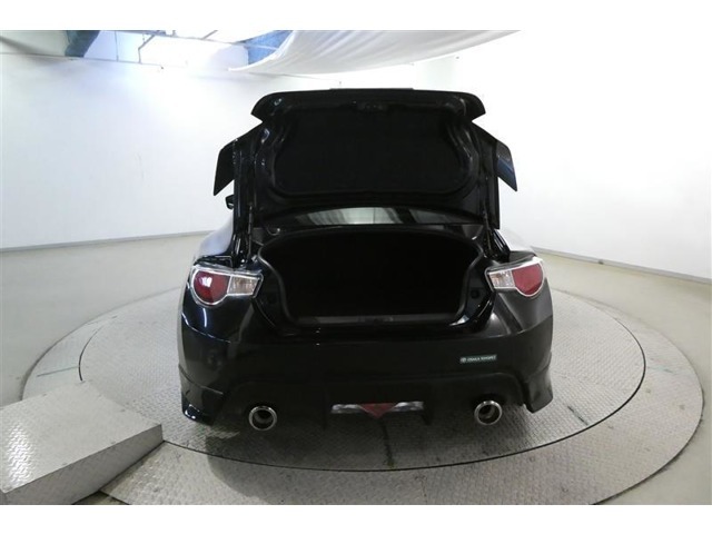 走りにこだわりながら収納力も持ち合わせたお車です。荷物を載せて軽快なドライブを楽しめますよ♪