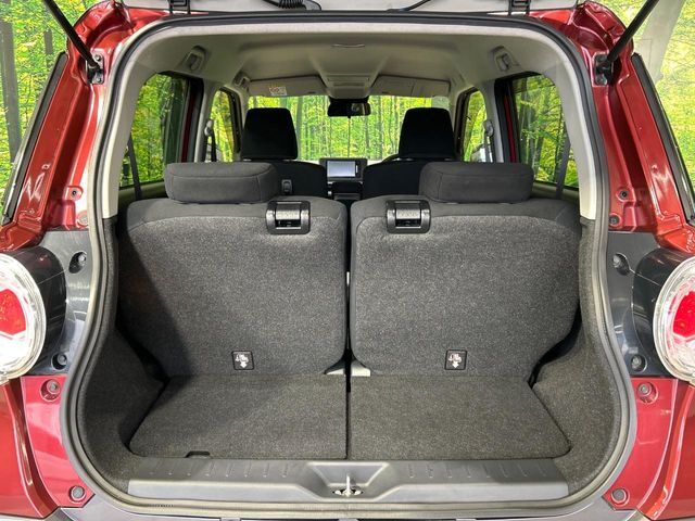 普段のお買い物や通勤、送迎等に十分な荷室スペースを確保しております。セカンドシートを倒すと、大きな荷物の積載も可能です♪