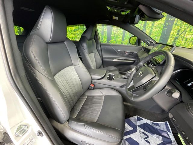運転席シート廻りは使用感も少なく、良好な状態となっています。丁寧に使われていたことがよくわかりますね。