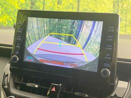 【バックカメラ】駐車時に後方がリアルタイム映像で確認できます。大型商業施設や立体駐車場での駐車時や、夜間のバック時に大活躍！運転スキルに関わらず、今や必須となった装備のひとつです！