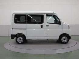 両側スライドドアの開口幅は785mm。幅の広い荷物も楽に積込めます。