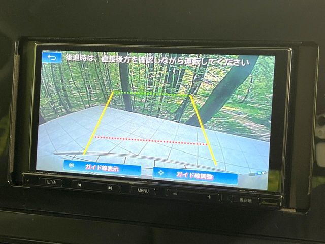 【バックカメラ】駐車時に後方がリアルタイム映像で確認できます。大型商業施設や立体駐車場での駐車時や、夜間のバック時に大活躍！運転スキルに関わらず、今や必須となった装備のひとつです！