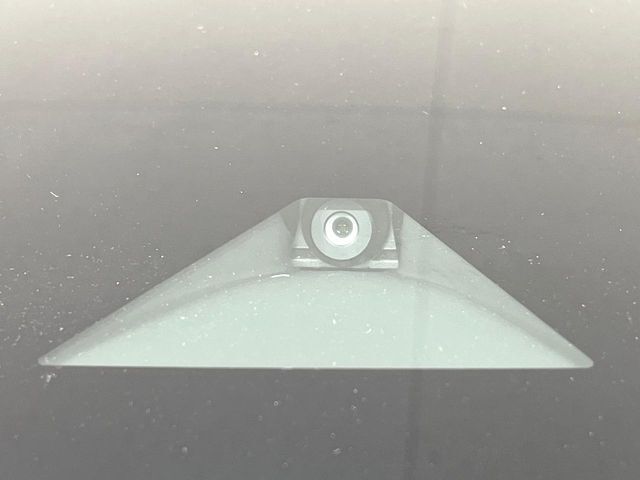 【インテリジェントエマージェンシーブレーキ】フロントカメラで前方の車両や歩行者を検知。衝突しそうな時は衝突被害軽減ブレーキが作動、衝突回避をサポート。より安全にドライブをお楽しみいただけます。