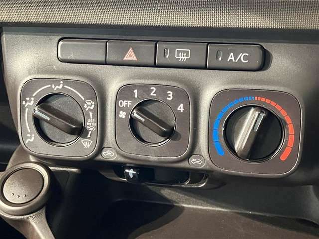 ダイヤル式のマニュアルエアコンですので、カンタン操作で常に車内を快適な温度にします