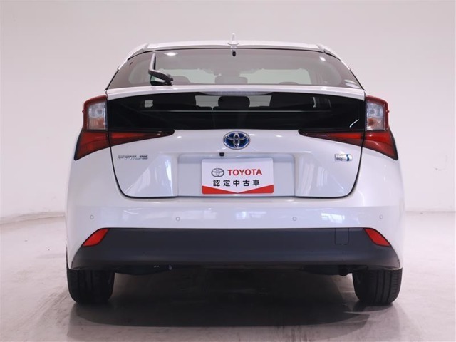 ハイマウントストップランプ採用で、後続車に対して自車の存在をアピールしてくれます！