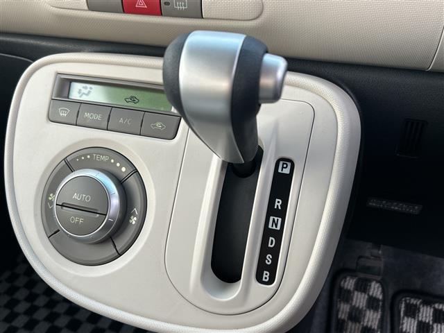 【シフトレバー】『シフトレバー』の画像になります。写真の内容に関してご不明点、ご質問等がございましたらお気軽にガリバー店舗までお問い合わせください。