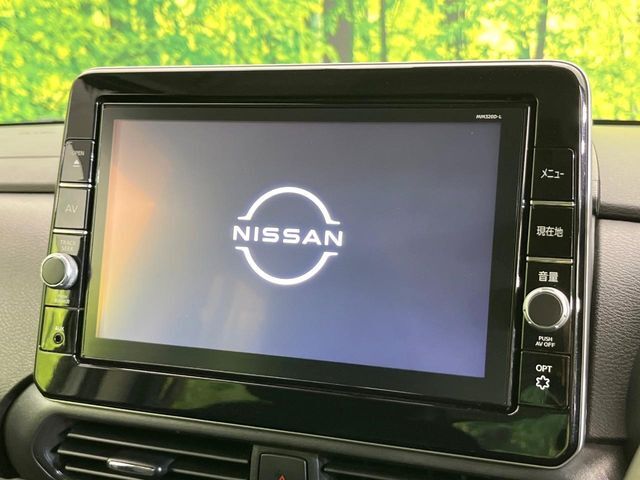 【純正ナビ】人気の純正ナビを装備しております。ナビの使いやすさはもちろん、オーディオ機能も充実！キャンプや旅行はもちろん、通勤や買い物など普段のドライブも楽しくなるはず♪