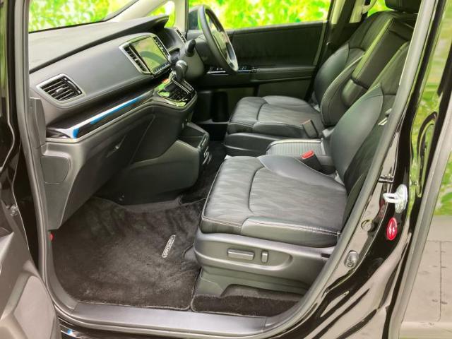 WECARSでは各商談席に大型モニターをご用意しております！見やすい大画面でゆったりと全国の在庫をご覧いただけます！是非ご来店お待ちしております！