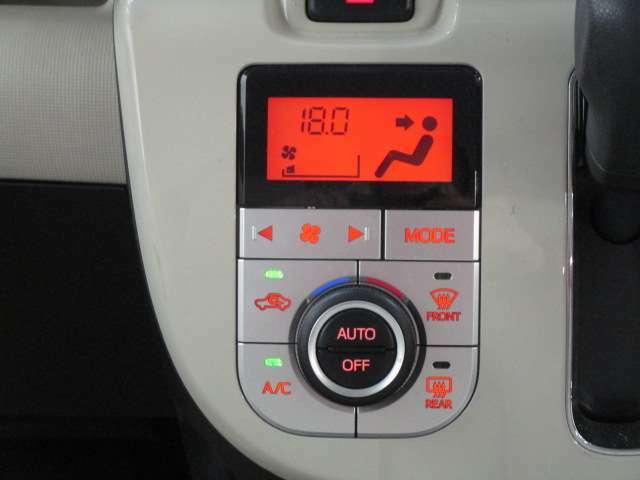 オートエアコンで快適温度を自動で保ってくれます！