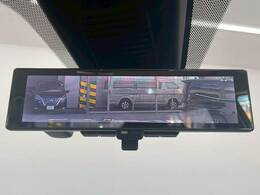 【スマート・ルームミラー】を搭載しております。ミラーにより後方確認ができますので、駐車の際などに役立ちます。