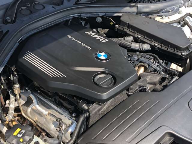 エンジンルームも使用状態が良く、大変綺麗な状態が維持されております。