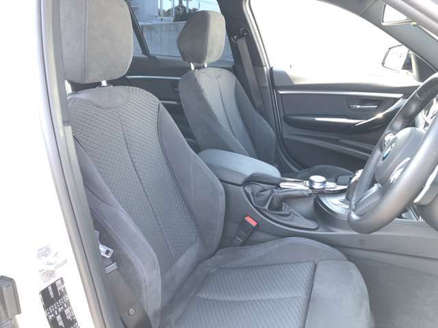 シートのコンディションは非常に綺麗で良好です。上質なすわり心地と質感を是非お楽しみください。