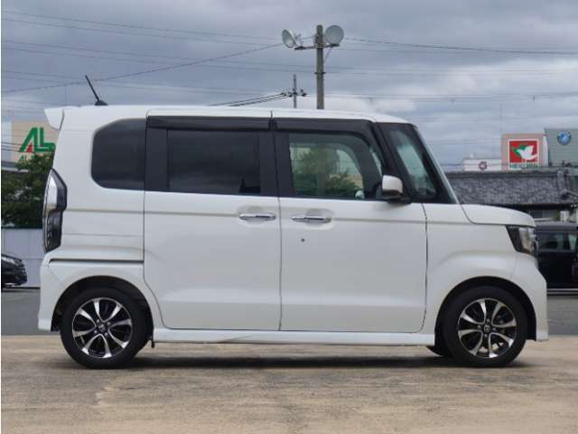 自動車保険はぜひ当店で。お客様に適したプラン設計を致します。事故の際もスムーズな対応をお約束します。