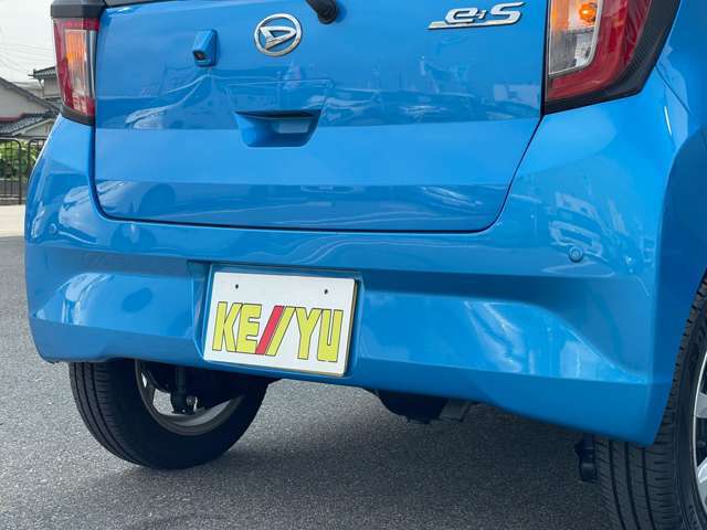 【クリアランスソナー】車体に取り付けられた複数のセンサーにより、車の前後の様子を検知し、障害物が近づくと運転席のメーター画面でのディスプレイ表示やブザーで知らせてくれ安心♪