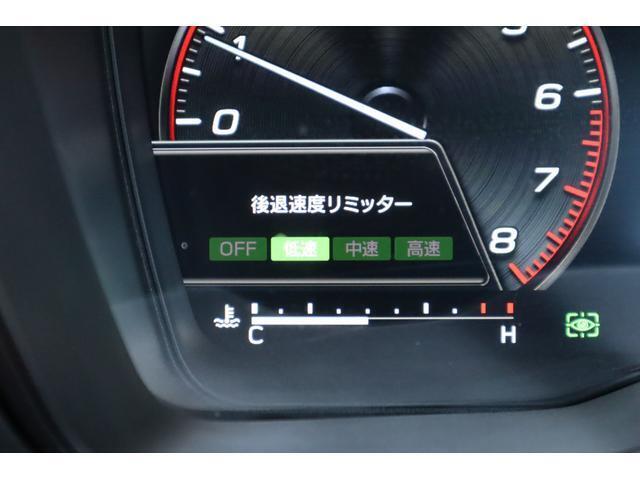 後退時に誤ってアクセルを踏み過ぎても急発進しません。後退時リミッター機能。速度は3段階から設定できます。