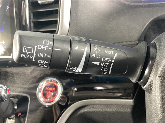 【運転席操作部】『運転席周辺の装備』の画像になります。快適なドライブを楽しむための機能が装備されています！運転席から触れるので使いやすいです！