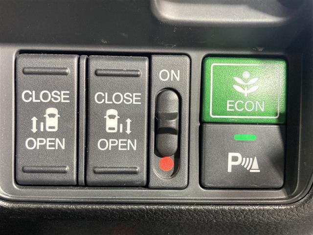 【運転席操作部】『運転席周辺の装備』の画像になります。快適なドライブを楽しむための機能が装備されています！運転席から触れるので使いやすいです！