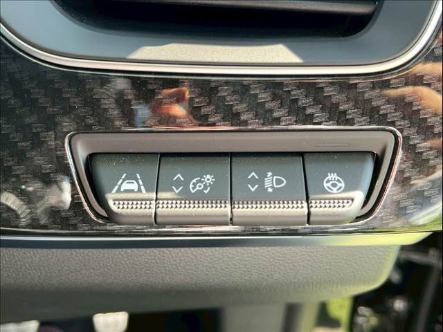 「ステアリングヒーター」で手元の冷えを防ぎ、安全運転をサポート。
