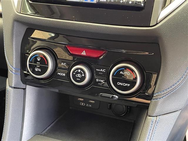 【オートエアコン】車内温度を感知して自動で温度調整をしてくれるのでいつでも快適な車内空間を創り上げます！