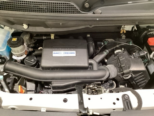 ホンダスタッフがしっかり整備して保証付きにてお渡し致します。エンジンルーム＆室内ルームともにクリーニング済みで清潔です。快適なドライブをお楽しみください。